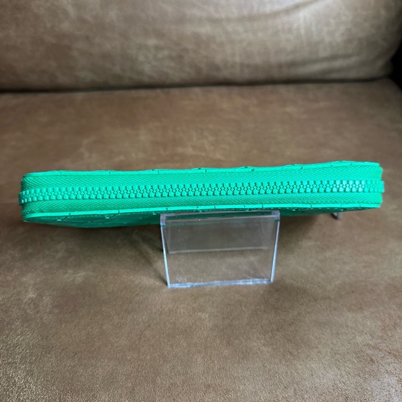 BOTTEGA VENETA Intreccio Rubber Silicone Zip Around Long Wallet - Picture 2 of 15